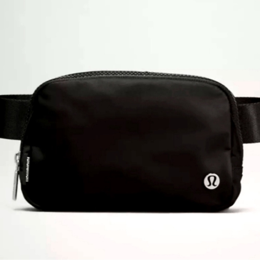 NWT Lululemon Everywhere black belt bag